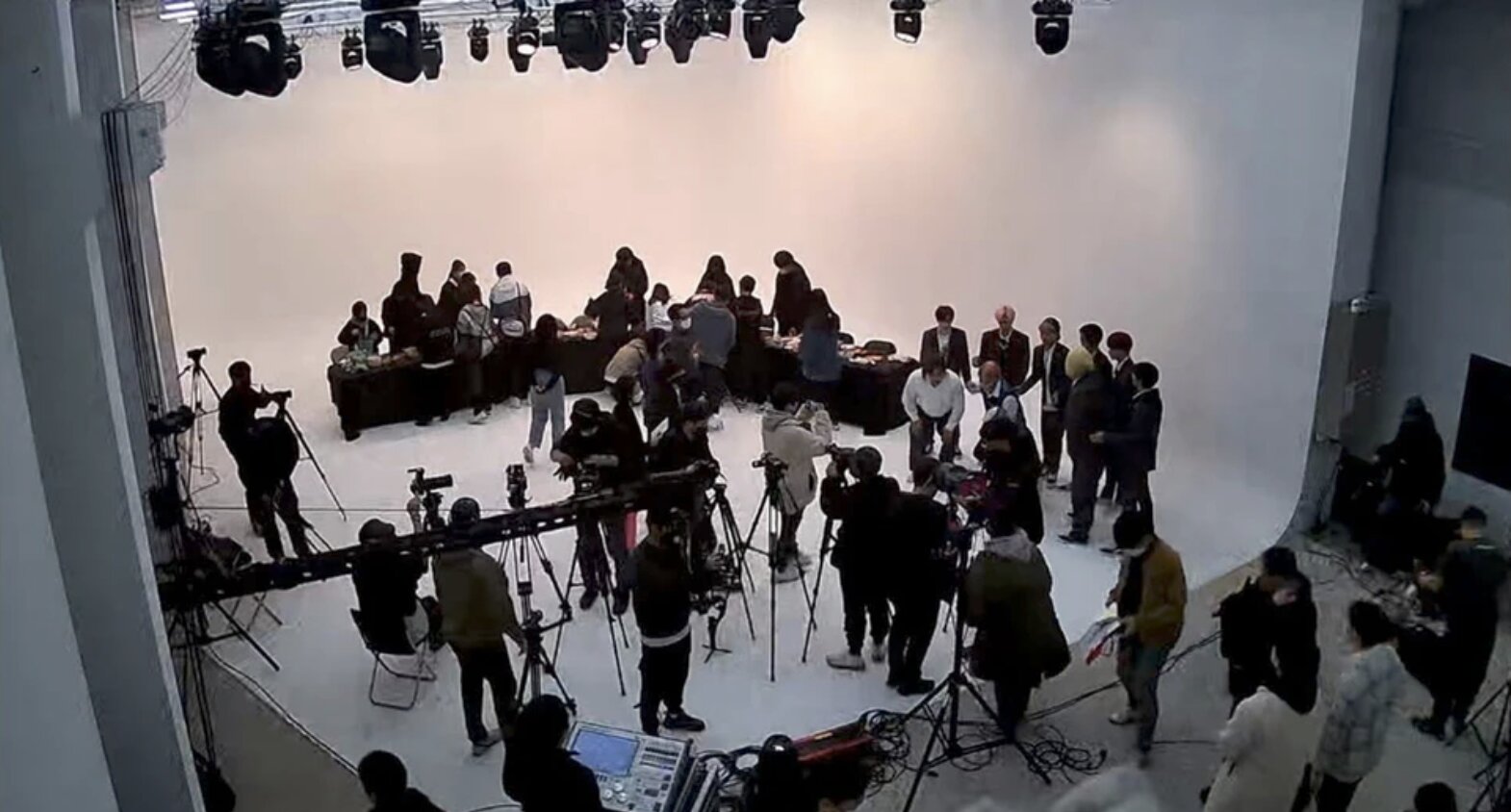 Studio Moment 14